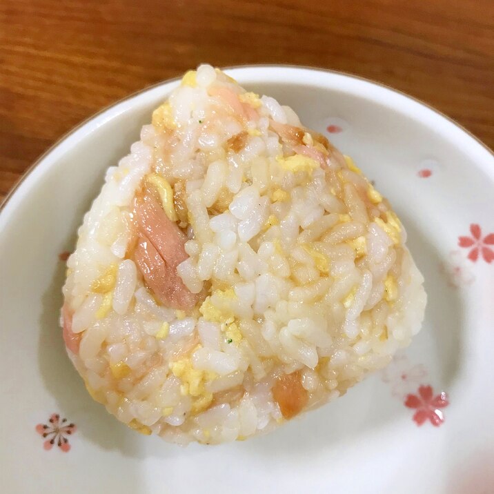 鮭と炒り卵の醤油おにぎり